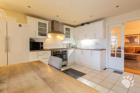 3 bedroom terraced house for sale, Broomfields, Basildon SS13