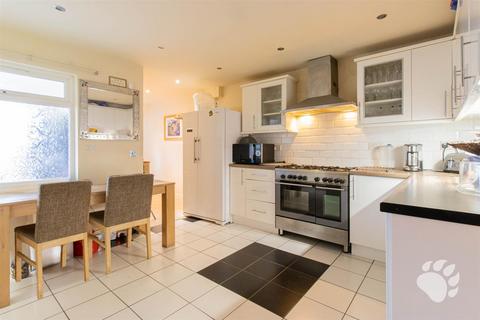 3 bedroom terraced house for sale, Broomfields, Basildon SS13