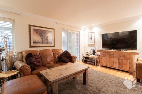 42 Broomfields, Basildon, SS13 3LG