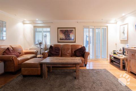 42 Broomfields, Basildon, SS13 3LG