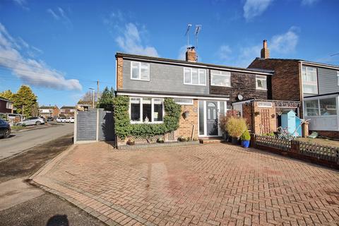 3 bedroom end of terrace house for sale, Whiteley Close, Ware SG12