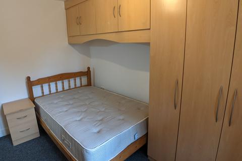 2 bedroom flat to rent, Mitford Road, Manchester M14