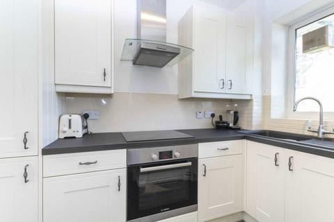 Studio to rent, Smithwood Close, London SW19