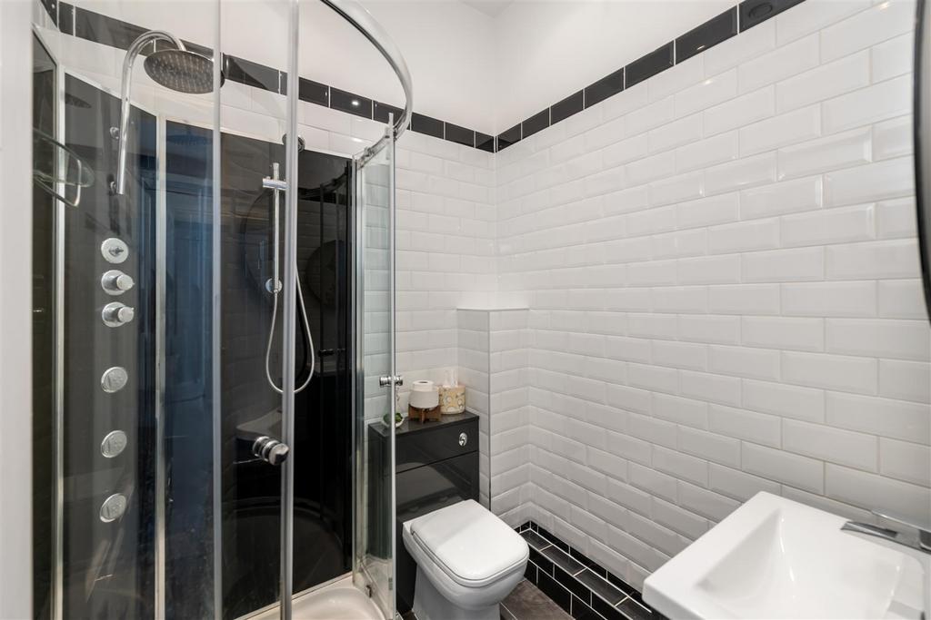 21 Victoria Court internals2.jpg