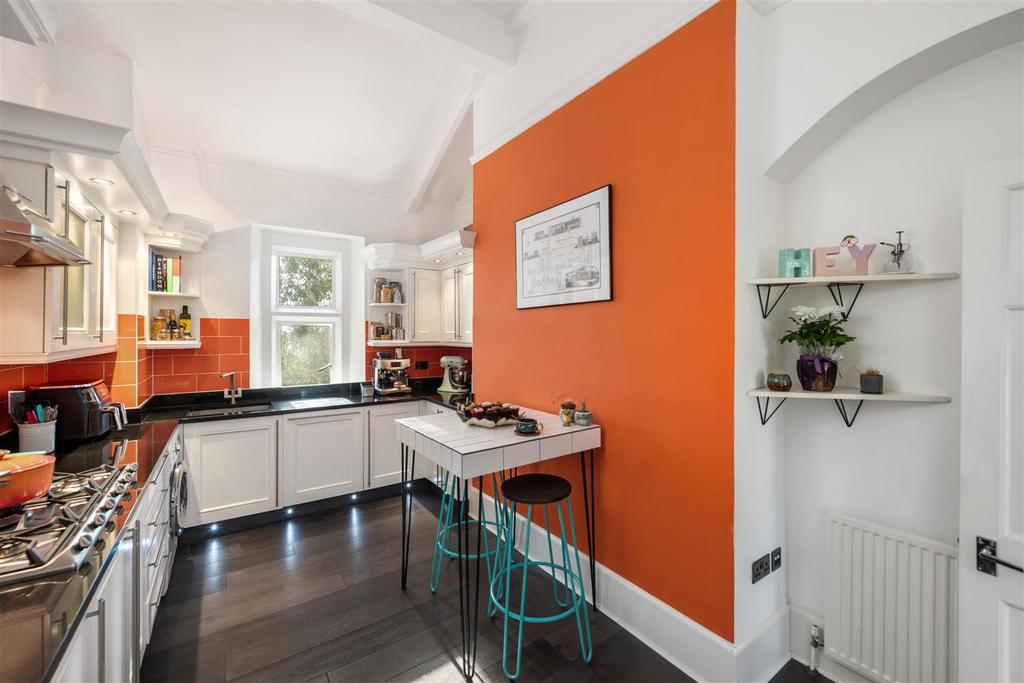 21 Victoria Court internals5.jpg