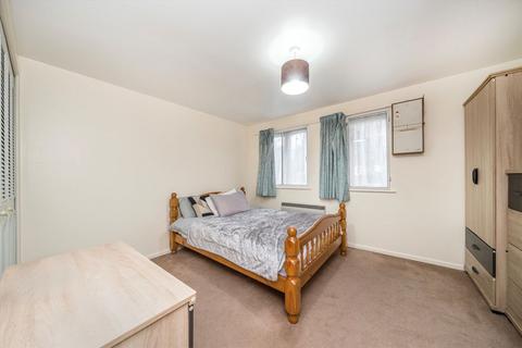 1 bedroom flat to rent, Pickwick Close, Hounslow TW4