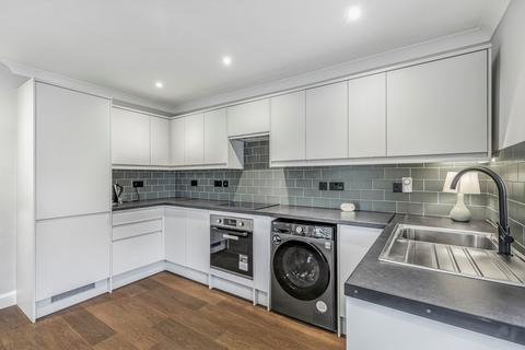 2 bedroom flat to rent, Ravensbourne Park, London SE6