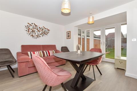 3 bedroom semi-detached house for sale, Dawsum Close, Aylesford, Kent