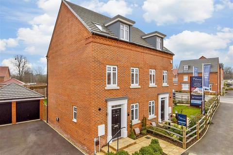 3 bedroom semi-detached house for sale, Dawsum Close, Aylesford, Kent