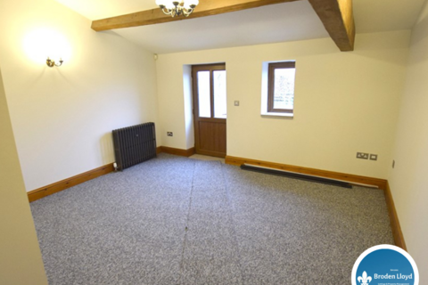 4 bedroom detached house to rent, Todmorden Road, Briercliffe BB10