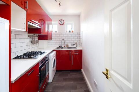 2 bedroom flat to rent, West Lodge, 9 Britannia Gate, London, E16