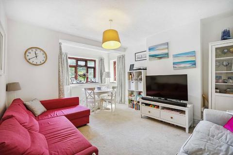 3 bedroom flat to rent, Poynders Gardens, London SW4