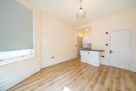 1 bedroom flat to rent, Riggindale Road, London SW16