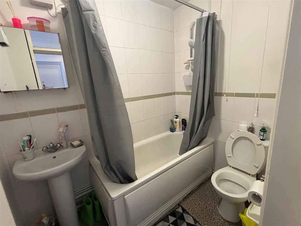 Bathroom.jpg