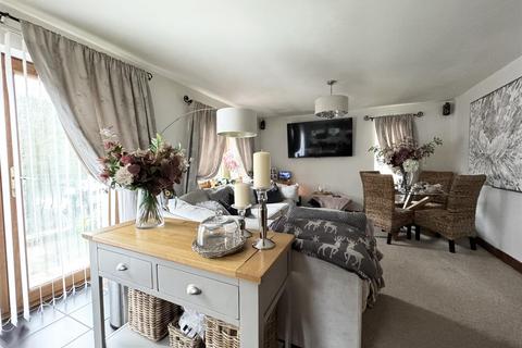 undefined, Penistone Road, Shelley, HD8 8HZ