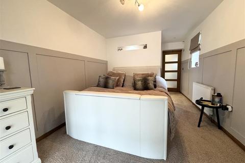 undefined, Penistone Road, Shelley, HD8 8HZ