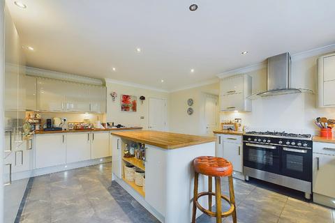 4 bedroom link detached house for sale, Weald Close, Bromley BR2