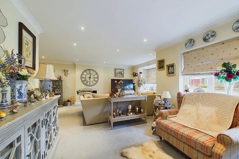 6 Weald Close, Bromley, BR2 8PD