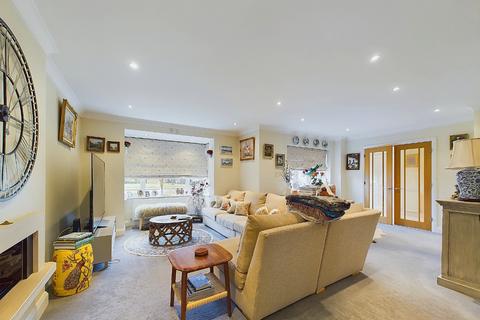 6 Weald Close, Bromley, BR2 8PD
