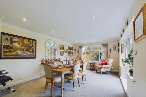 6 Weald Close, Bromley, BR2 8PD