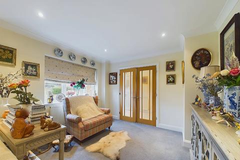 6 Weald Close, Bromley, BR2 8PD
