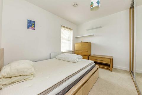 2 bedroom flat for sale, Dyas Road, Sunbury-On-Thames TW16