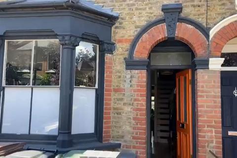 2 bedroom terraced house to rent, Russell Road, London E17