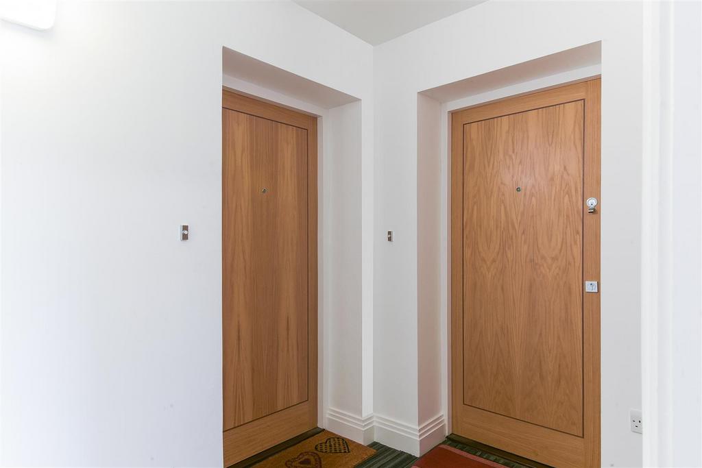 CHIPSTEAD HOUSE, FLAT 8 - (12).jpg