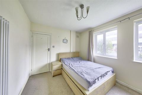 1 bedroom apartment to rent, Coleman Court, SW18