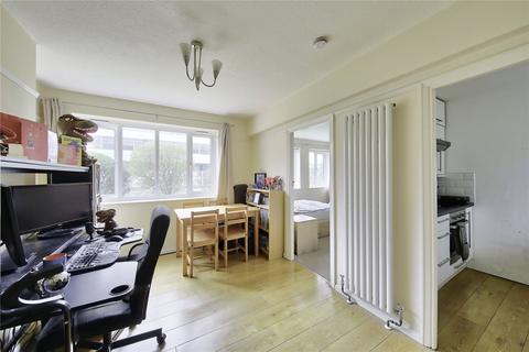 1 bedroom apartment to rent, Coleman Court, SW18