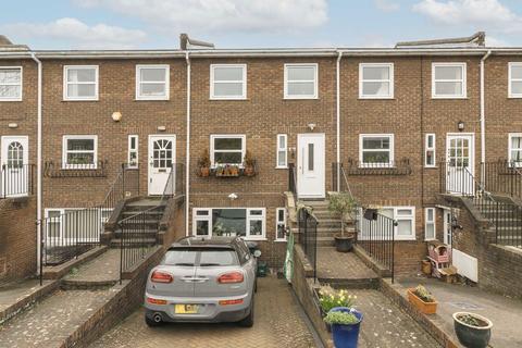 4 Arran Mews, London, W5 3PY