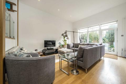 4 Arran Mews, London, W5 3PY