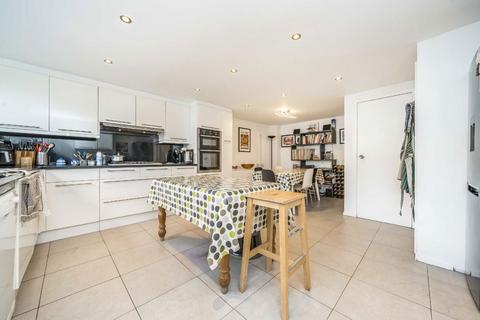 4 Arran Mews, London, W5 3PY