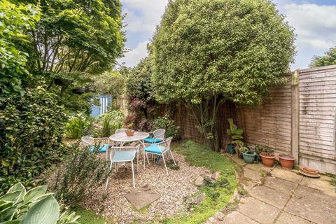 4 Arran Mews, London, W5 3PY