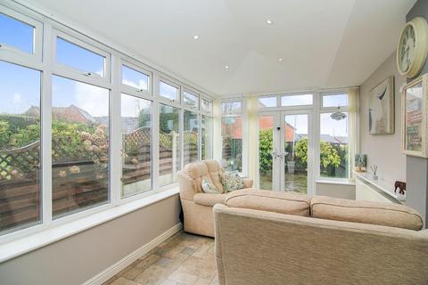 3 bedroom detached bungalow for sale, Beech Lees, Farsley