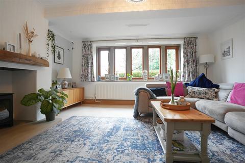 4 bedroom detached house for sale, Burnley Road, Halifax