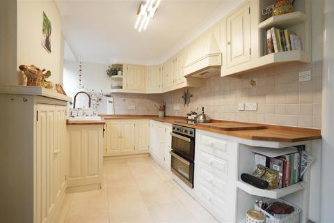 4 bedroom detached house for sale, Burnley Road, Halifax