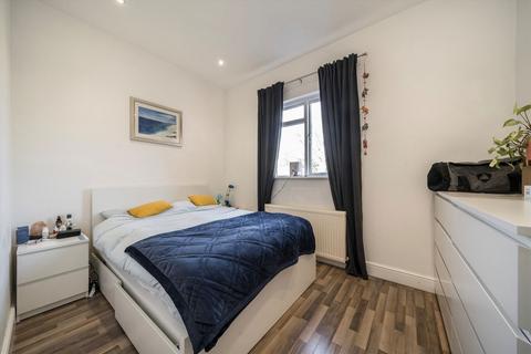 2 bedroom flat to rent, St. Margarets Road, London SE4