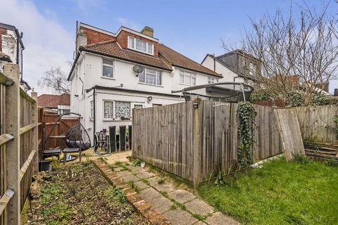3 Wentworth Close, London, N3 1YP