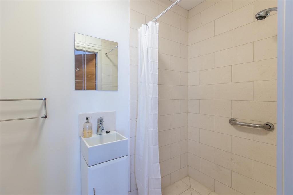 Communal Guest Ensuite