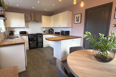 121 George Street, Shaw, Oldham, OL2 8DS
