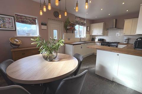 121 George Street, Shaw, Oldham, OL2 8DS