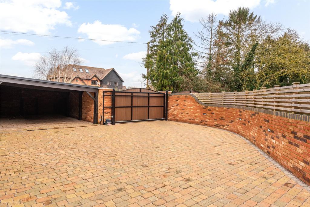 Driveway/Carport