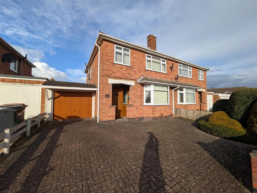 Needham Close, Melton Mowbray 3 bed semi-detached house - £245,000