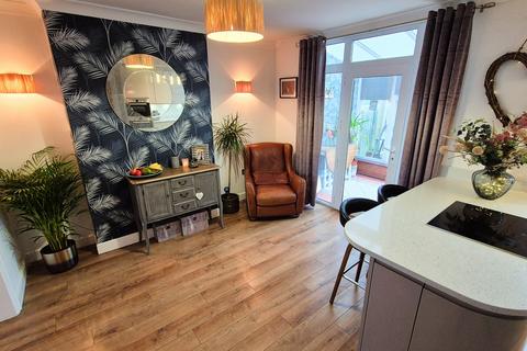4 bedroom semi-detached house for sale, Hill Rise, Leicester LE4