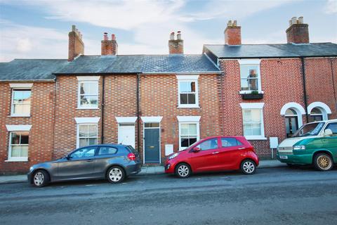 2 bedroom terraced house to rent, Station Street, Lymington