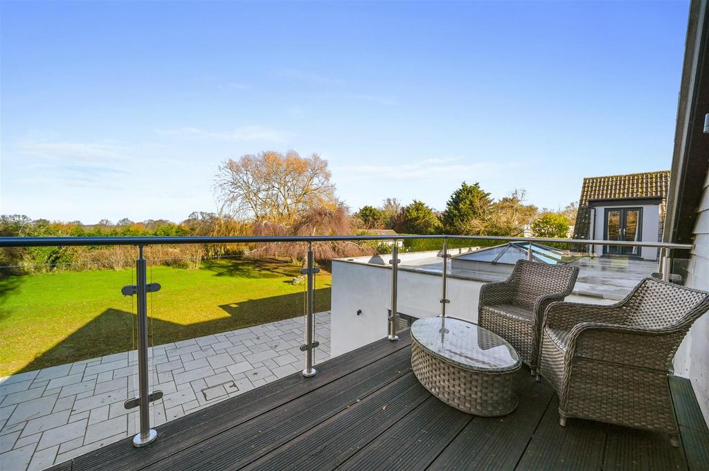 Balcony to principal