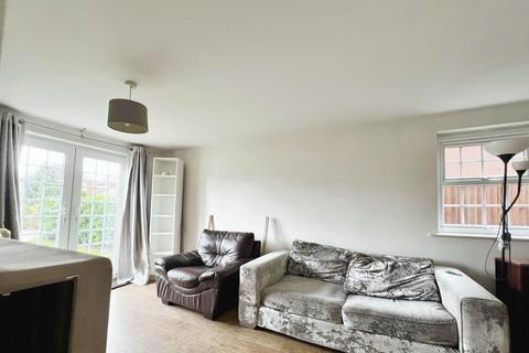 2 bedroom flat to rent, Redfield Croft, Leigh