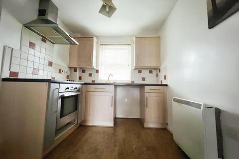 2 bedroom flat to rent, Redfield Croft, Leigh