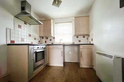 2 bedroom flat to rent, Redfield Croft, Leigh